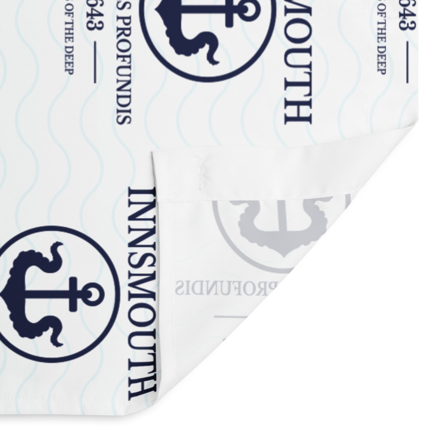 Flagge von Innsmouth – Servientes Profundis (gegr. 1643) Duschvorhang