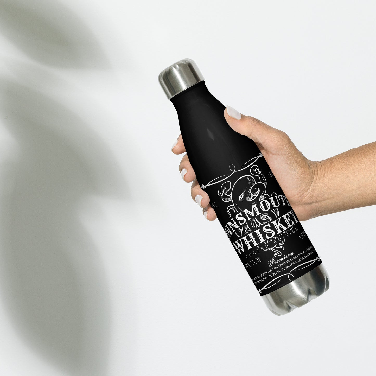 Botella de agua de acero inoxidable Innsmouth Whiskey Label Lovecraft
