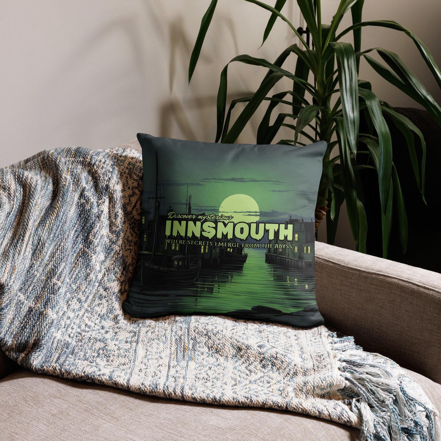 Explora la enigmática funda de almohada Innsmouth